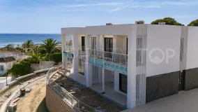 Adosado en venta en Elviria Playa con 3 dormitorios