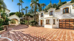 16 bedrooms El Paraiso villa for sale