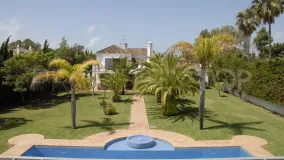Villa con 5 dormitorios a la venta en Guadalmina Baja