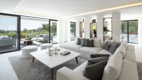 5 bedrooms villa for sale in Nueva Andalucia