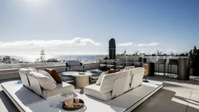 Apartamento planta baja de 3 dormitorios en venta en Marbella Este