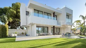 Buy villa in La Pepina with 5 bedrooms