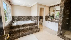 Villa for sale in Los Altos de los Monteros