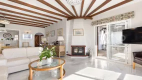 Semi detached villa for sale in La Duquesa Golf with 4 bedrooms