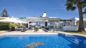 Semi detached villa for sale in La Duquesa Golf with 4 bedrooms