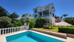 Comprar villa en Elviria