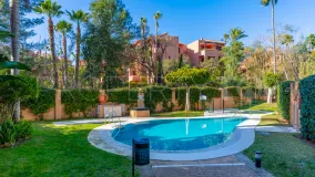 Apartamento planta baja en venta en Marbella Este