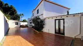 Buy villa with 6 bedrooms in Estepona
