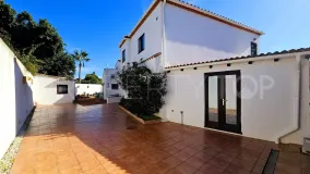Villa a la venta en Estepona con 6 dormitorios