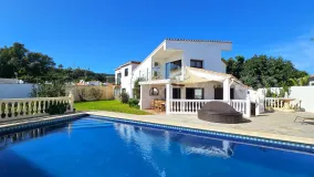 Villa a la venta en Estepona con 6 dormitorios