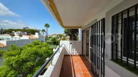 Se vende Ático en Aloha de 2 dormitorios