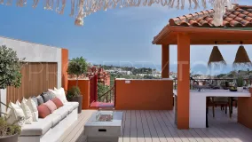 Se vende atico duplex con 2 dormitorios en La Reserva de Marbella