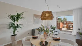 Se vende atico duplex con 2 dormitorios en La Reserva de Marbella