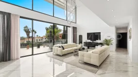 Villa en venta de 5 dormitorios en El Paraiso