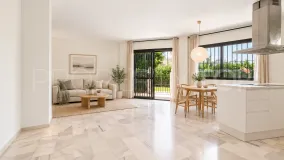 Se vende apartamento planta baja en Estepona Puerto con 2 dormitorios