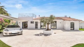 Guadalmina Baja, villa de 4 dormitorios en venta