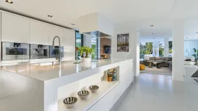 Comprar villa en Nueva Andalucia con 5 dormitorios