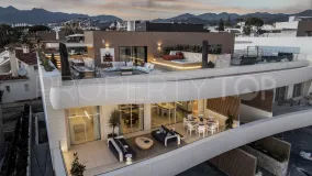 Se vende villa en Marbella Este con 4 dormitorios