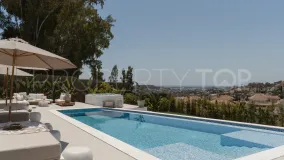 Villa con 5 dormitorios en venta en Nueva Andalucia
