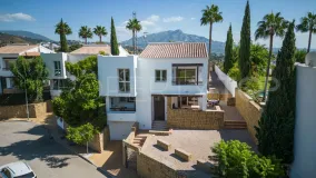 For sale villa in Benahavis with 4 bedrooms