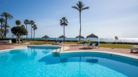 For sale penthouse with 3 bedrooms in Estepona