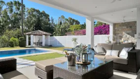 Buy villa in El Paraiso