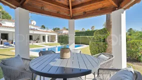 Buy villa in El Paraiso