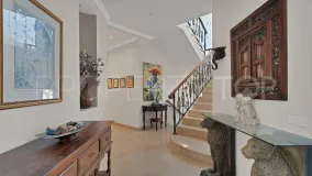 For sale 7 bedrooms villa in Nueva Andalucia