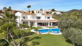 For sale 7 bedrooms villa in Nueva Andalucia