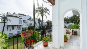 Apartamento en venta con 2 dormitorios en Estepona