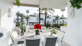 Apartamento en venta con 2 dormitorios en Estepona