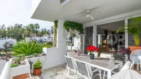 Apartamento en venta con 2 dormitorios en Estepona