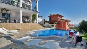 Villa de 5 dormitorios en venta en Benalmadena