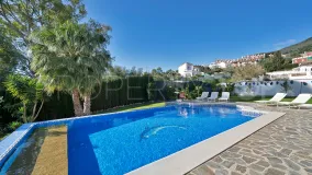 Villa de 5 dormitorios en venta en Benalmadena