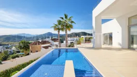 For sale villa with 4 bedrooms in Benahavis