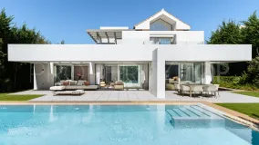 For sale villa with 5 bedrooms in Estepona