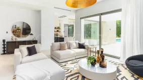 For sale villa with 5 bedrooms in Estepona
