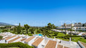 For sale penthouse in Los Dragos with 2 bedrooms
