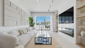For sale penthouse in Los Dragos with 2 bedrooms