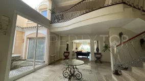Comprar casa en Estepona Este de 8 dormitorios