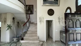 Comprar casa en Estepona Este de 8 dormitorios