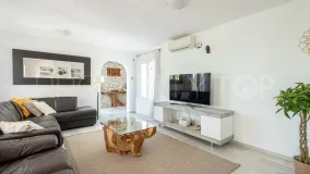 Comprar villa con 3 dormitorios en Estepona Hills