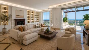Penthouse with 3 bedrooms for sale in Benahavis