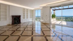 Penthouse with 3 bedrooms for sale in Benahavis