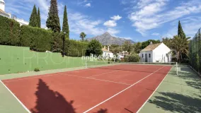 Adosado de 2 dormitorios en venta en Nueva Andalucia