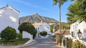 For sale Nueva Andalucia town house with 2 bedrooms
