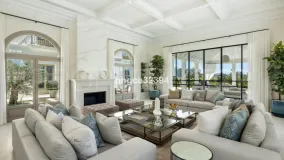 For sale villa in Nueva Andalucia