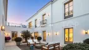 For sale villa in Nueva Andalucia
