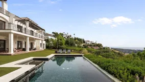 Buy 5 bedrooms villa in Benahavis
