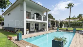 Se vende villa en El Paraiso de 5 dormitorios